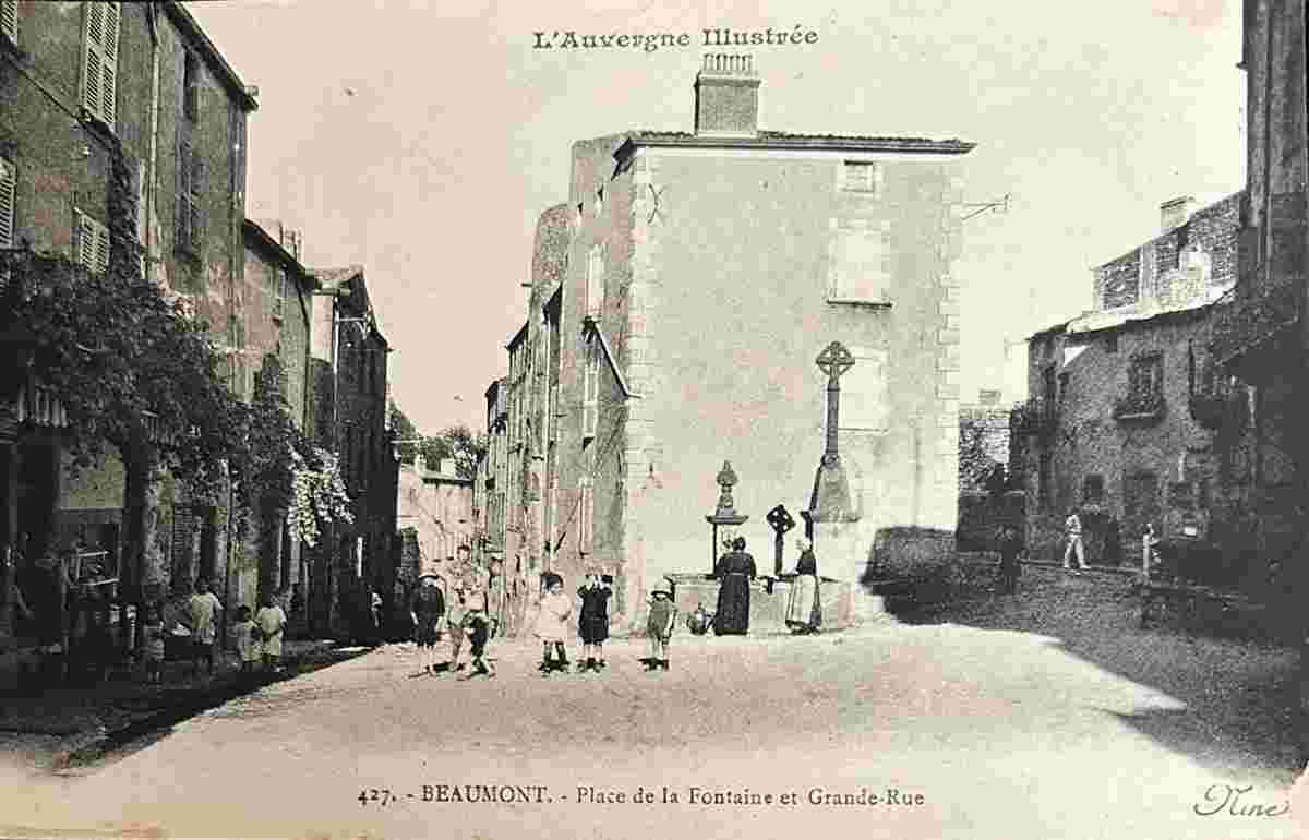 Beaumont. Place de la Fontaine et Grande Rue