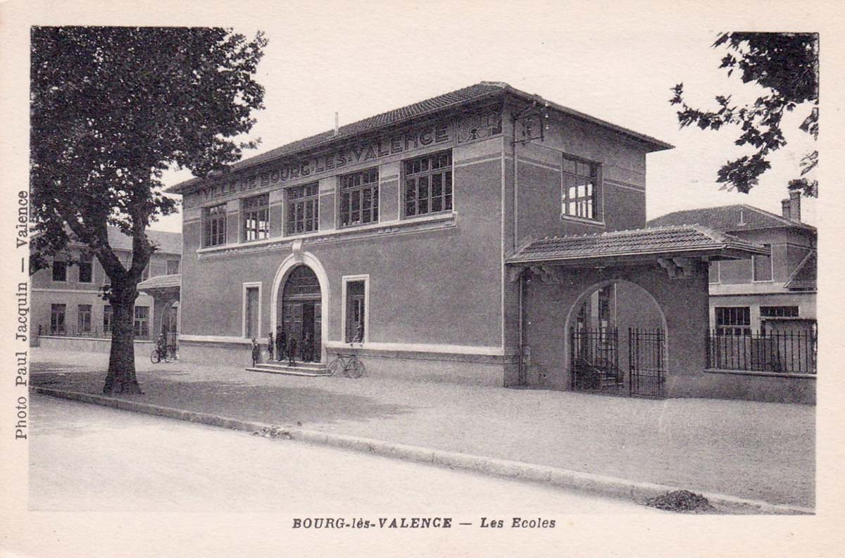 Bourg-les-Valence. Les Écoles