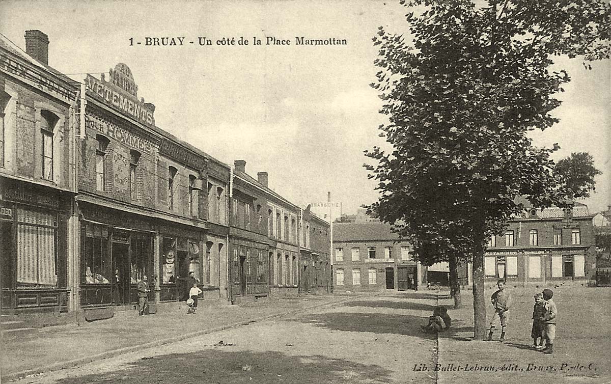 Bruay-la-Buissière. Un côté de la Place Marmottan