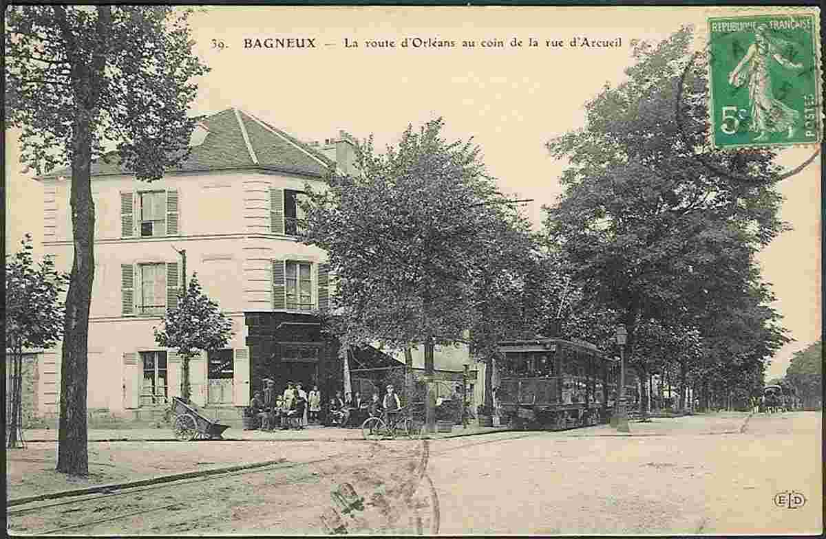 Bagneux. Route d'Orleans au coin de la Rue d' Arcueil, tramway, 1918
