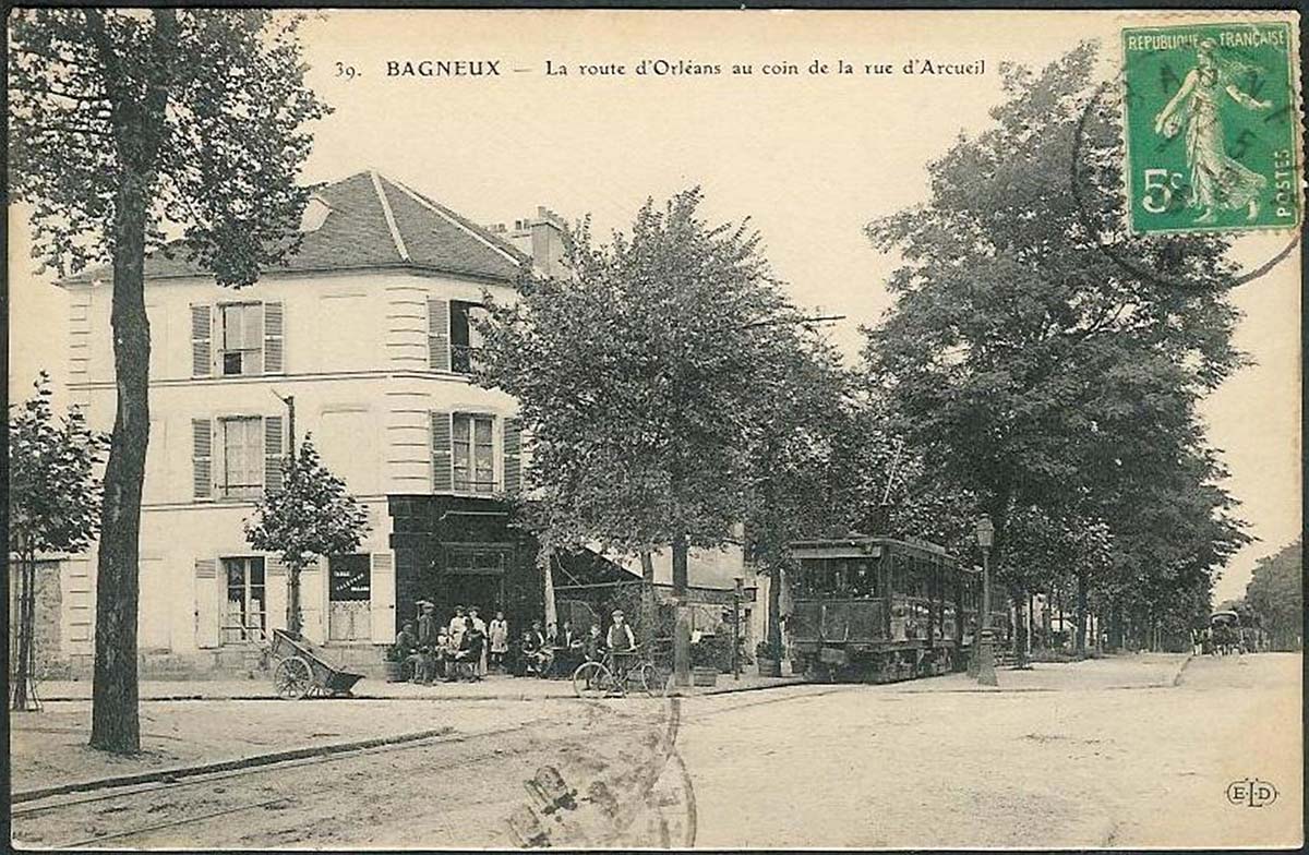 Bagneux. Route d'Orleans au coin de la Rue d' Arcueil, tramway, 1918