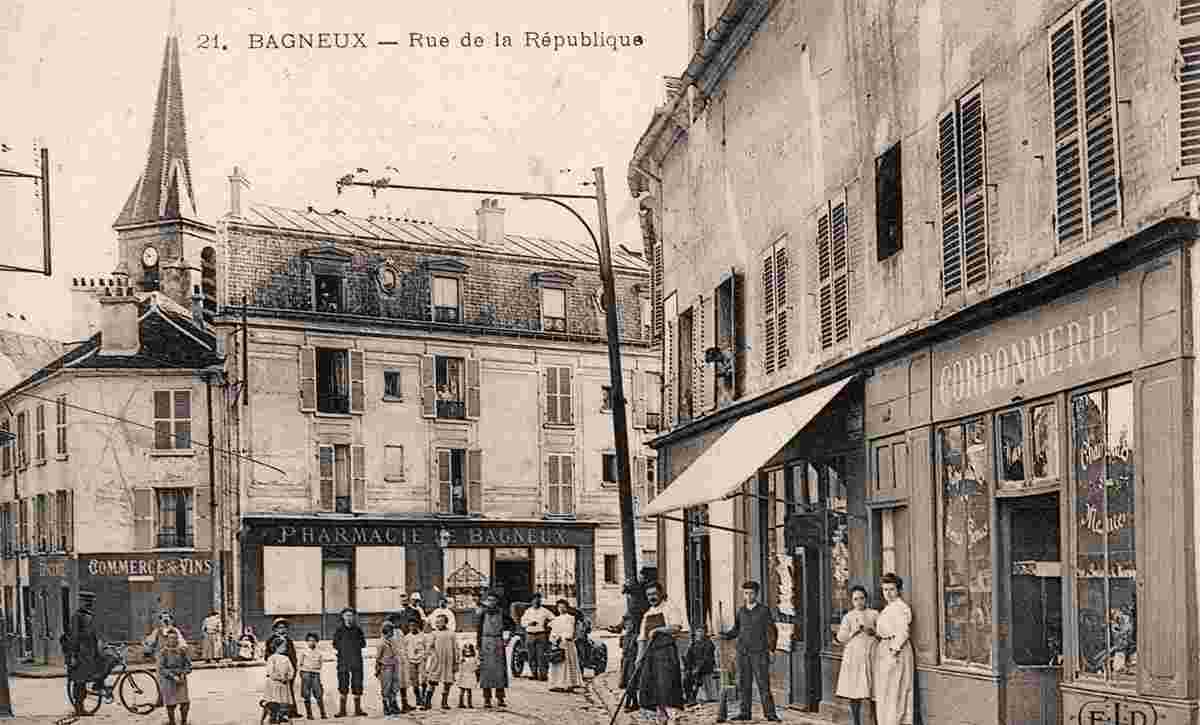Bagneux. Rue de la République
