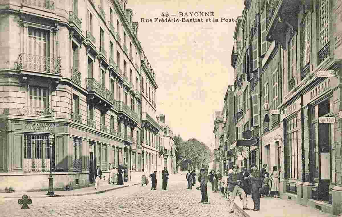 Bayonne. Rue Frédéric Bastiat et la Poste