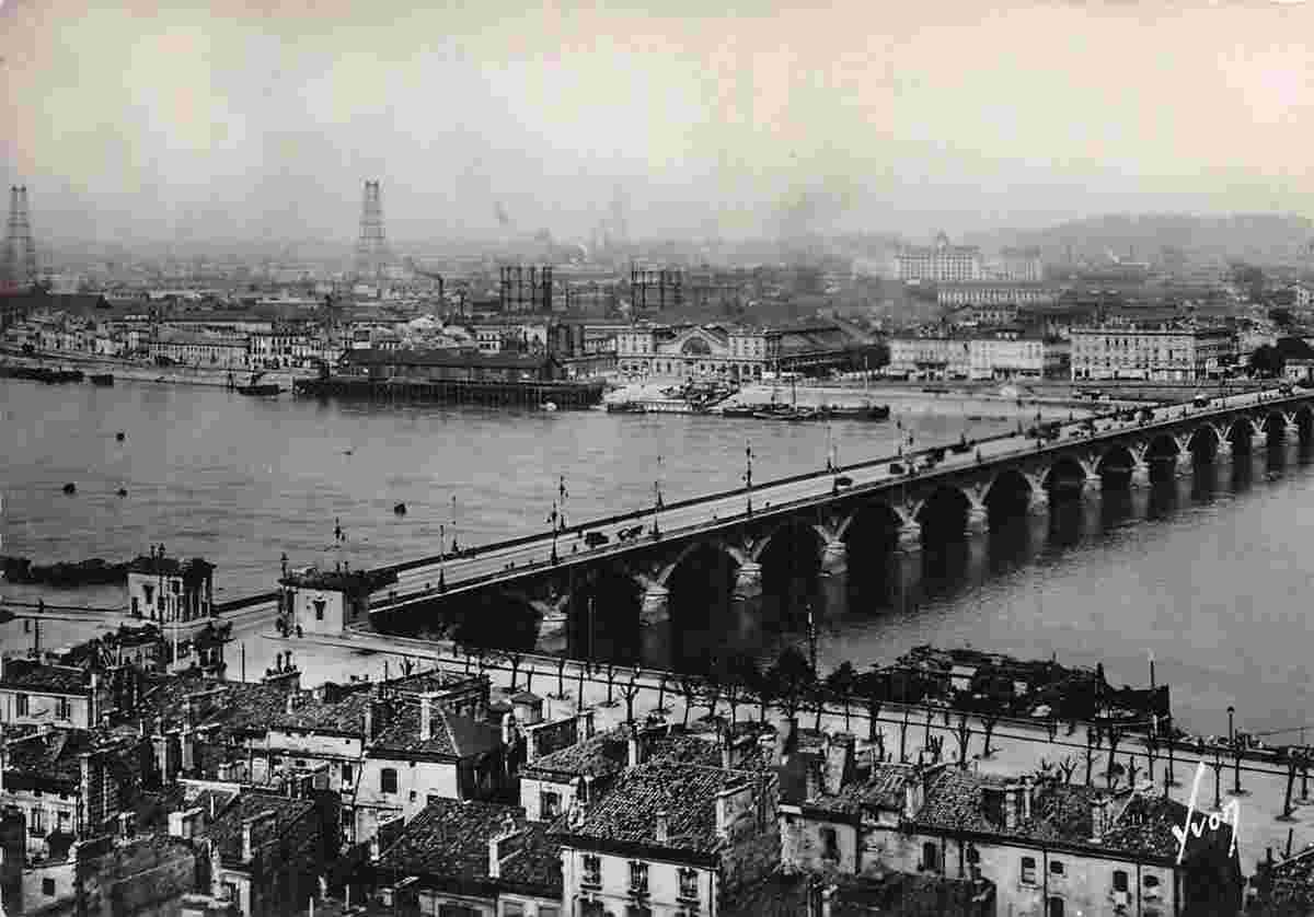 Bordeaux. Le Pont sur la Garonne et général vue