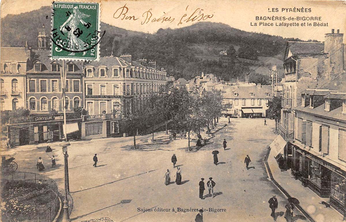 Bagnères-de-Bigorre. La Place Lafayette et le Bédat