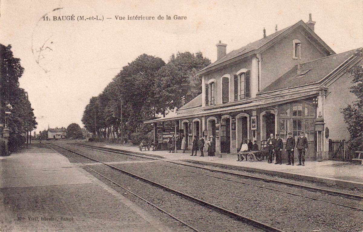 Baugé-en-Anjou. Baugé - La Gare, plateforme