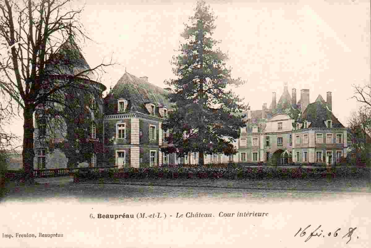 Beaupréau-en-Mauges. Beaupréau - Château, cour intérieure, 1906