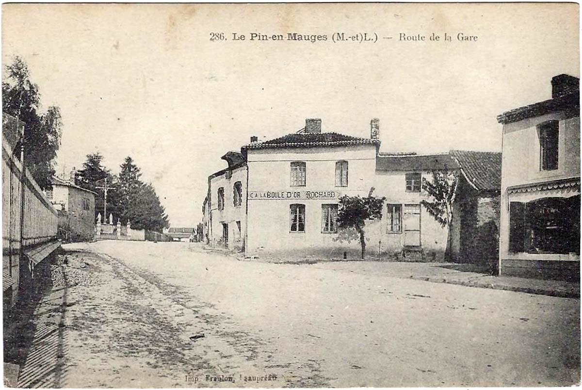 Beaupréau-en-Mauges. Le Pin-en-Mauges - le Calvaire, Route de la Gare