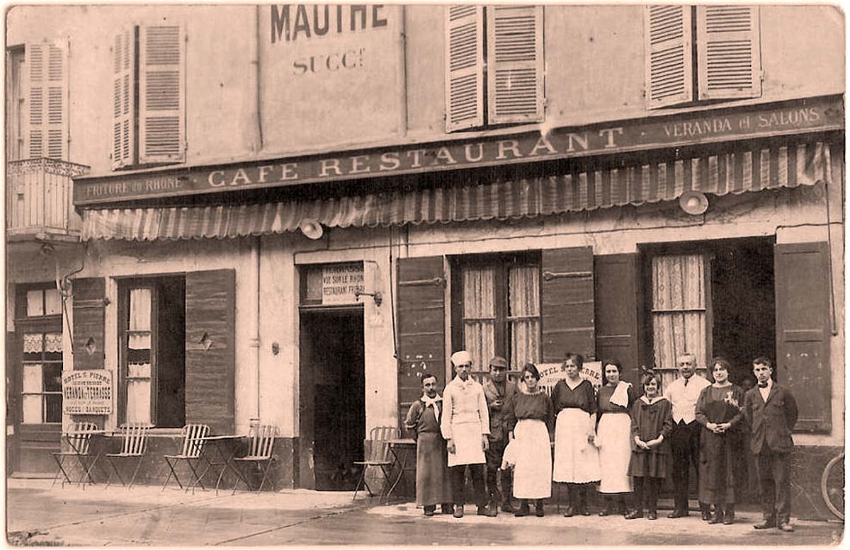 Caluire-et-Cuire. Café Restaurant 'Mautre', Rose-Marie Jochet chef plongeur