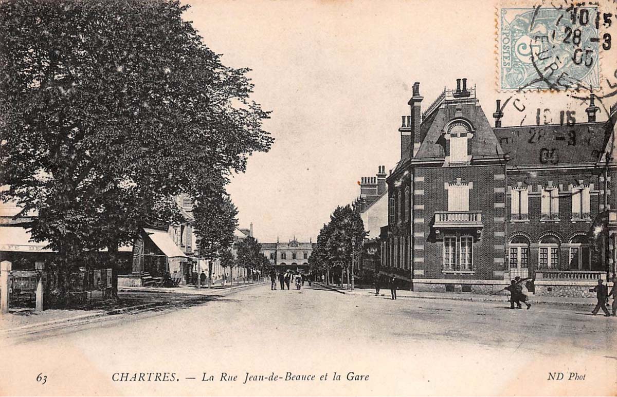 Chartres. La Rue Jehan-de-Beauce et La Gare