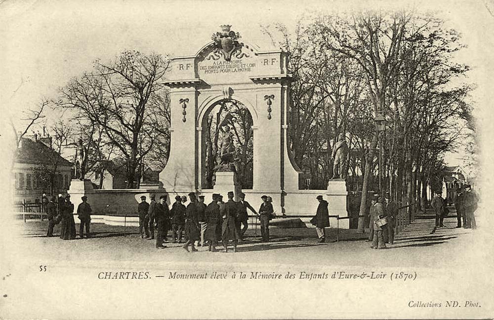 Chartres. Monument élevé à la Mémoire des Enfants d'Eure-et-Loir