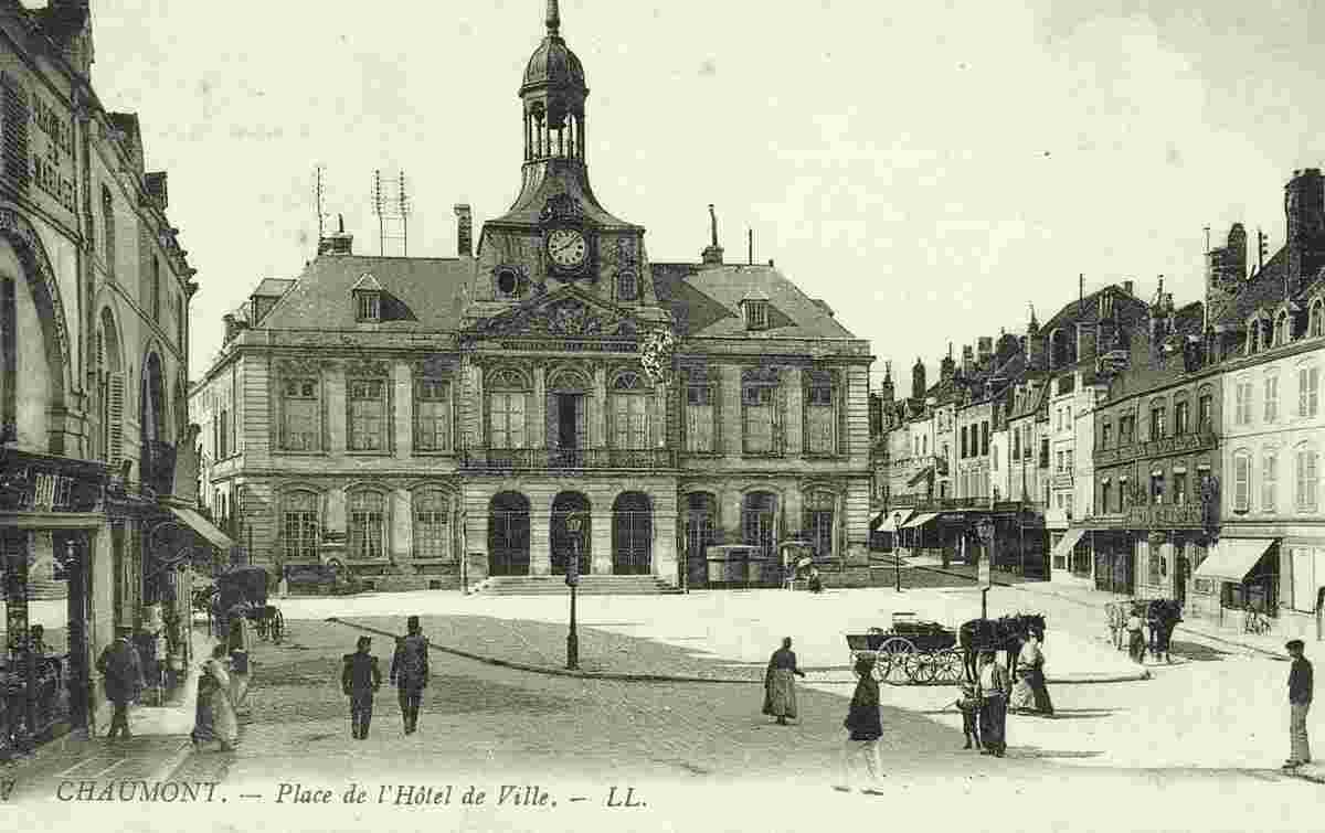 Chaumont. Place de l'Hôtel de Ville