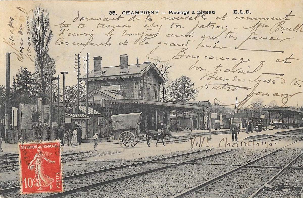 Champigny-sur-Marne. Passage à niveau près de la Gare