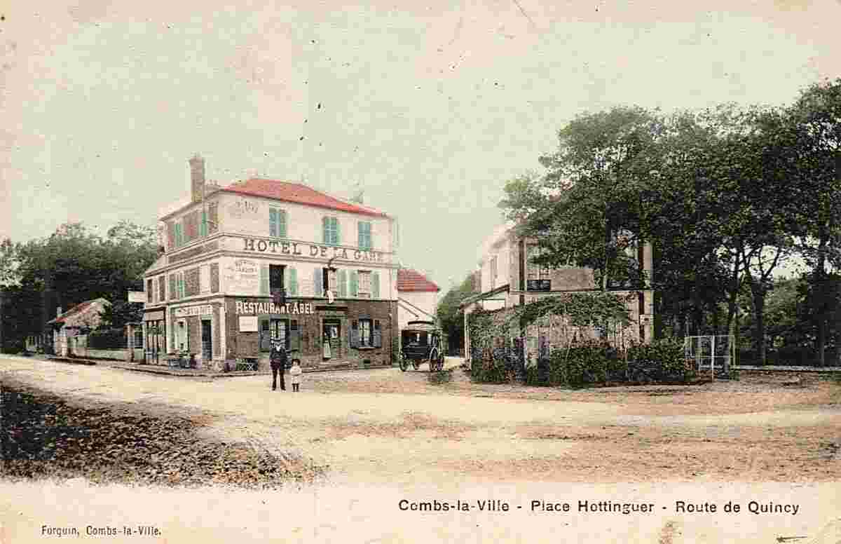 Combs-la-Ville. Place Hottinguer