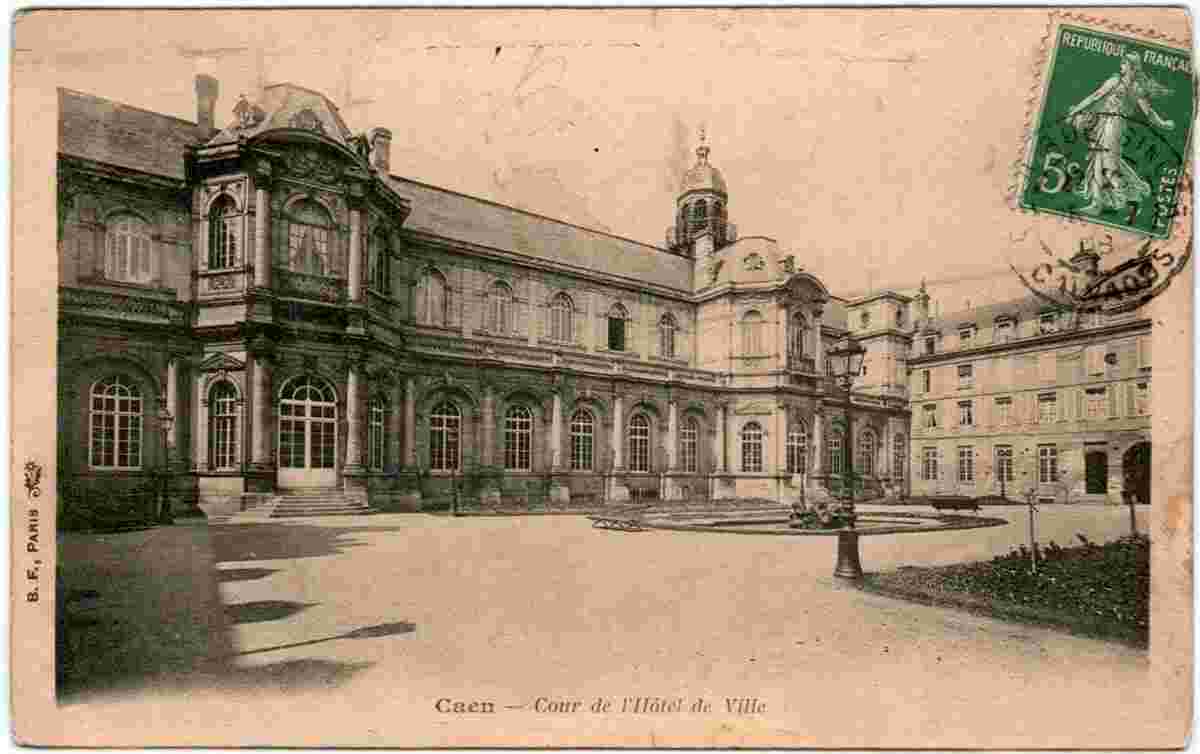Caen. Cour de l'Hôtel de Ville