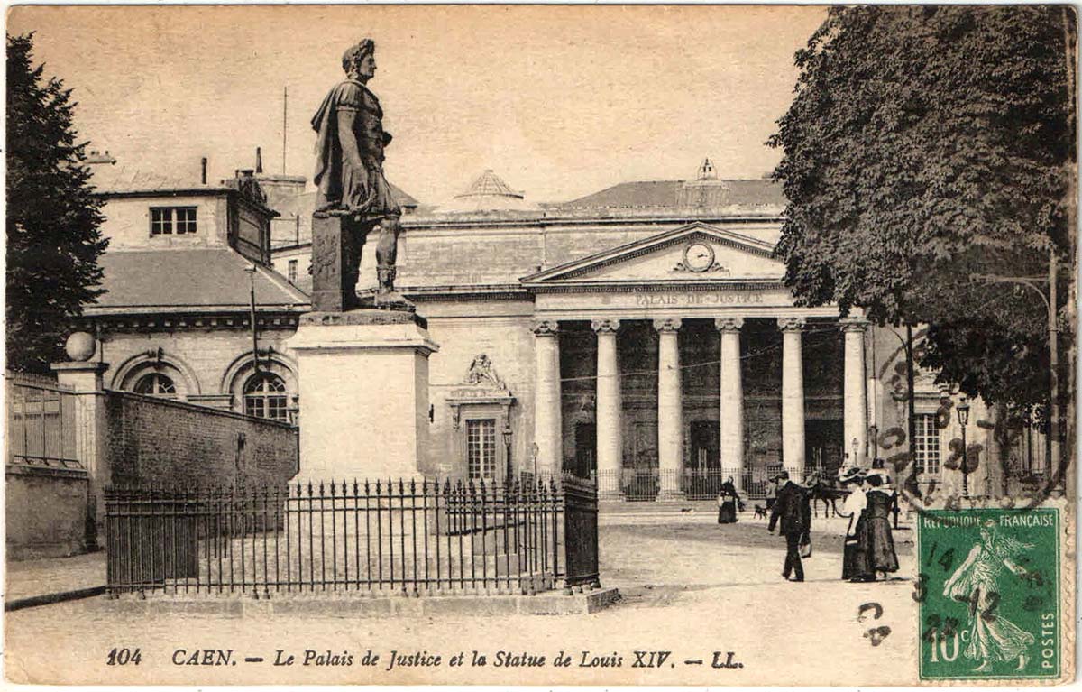 Caen. La Statue de Louis XIV et le Palais de Justice