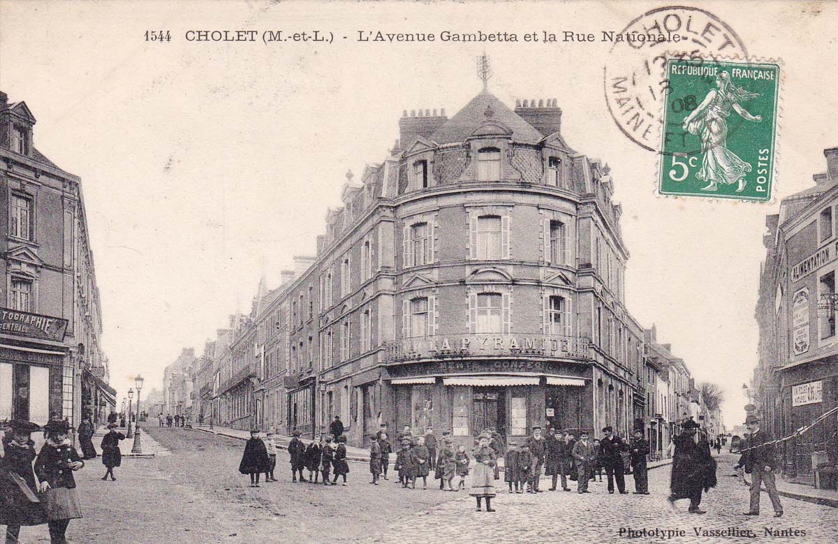 Cholet. L'Avenue Gambetta et la Rue Nationale