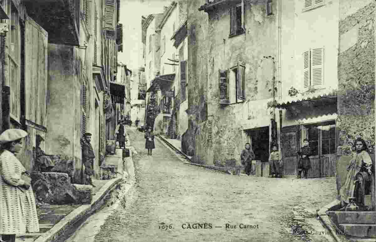 Cagnes-sur-Mer. Rue Carnot