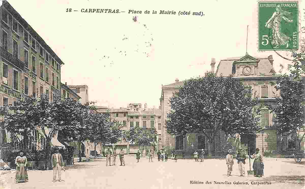 Carpentras. Place de la Mairie