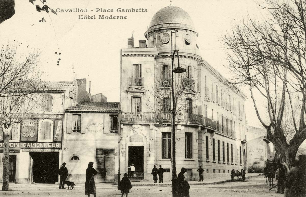 Cavaillon. Place Gambetta, Hôtel Moderne