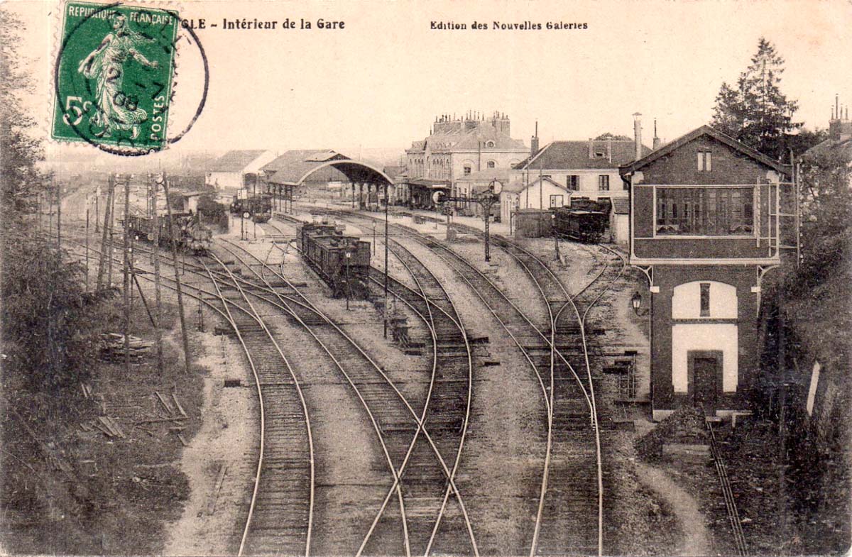 Dole. Vue interieur de la Gare, 1920