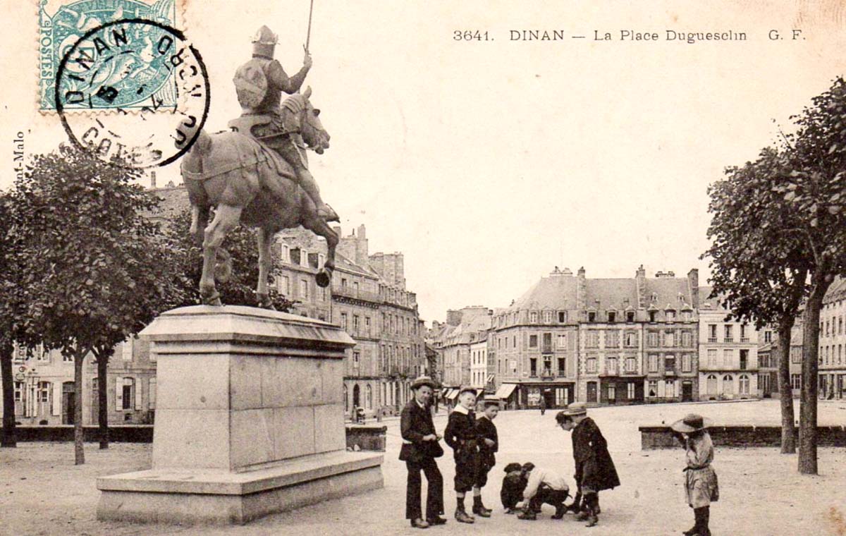 Dinan. La Place Duguesclin, 1904