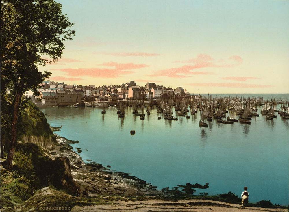 Douarnenez. General view of the harbor, 1890