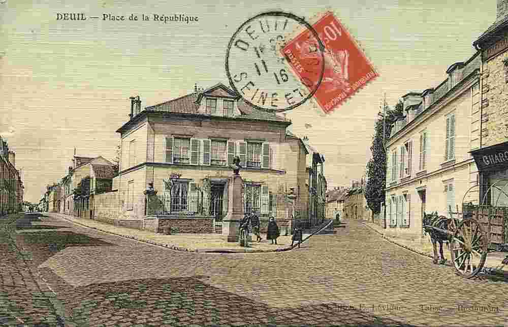 Deuil-la-Barre. Place de la République