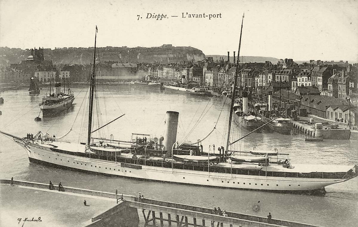 Dieppe. L'avant port