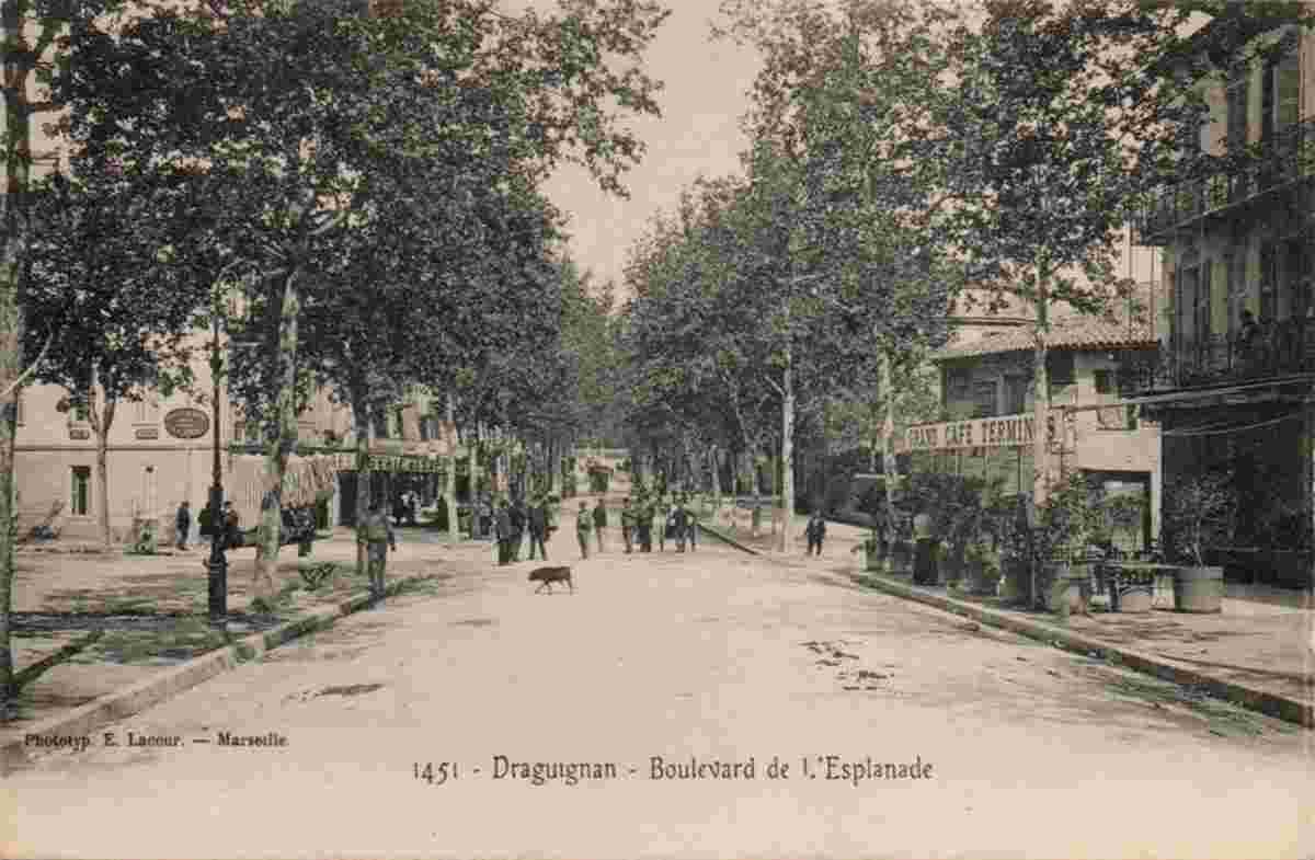 Draguignan. Boulevard de l'Esplanade, Grand Café 'Terminus'