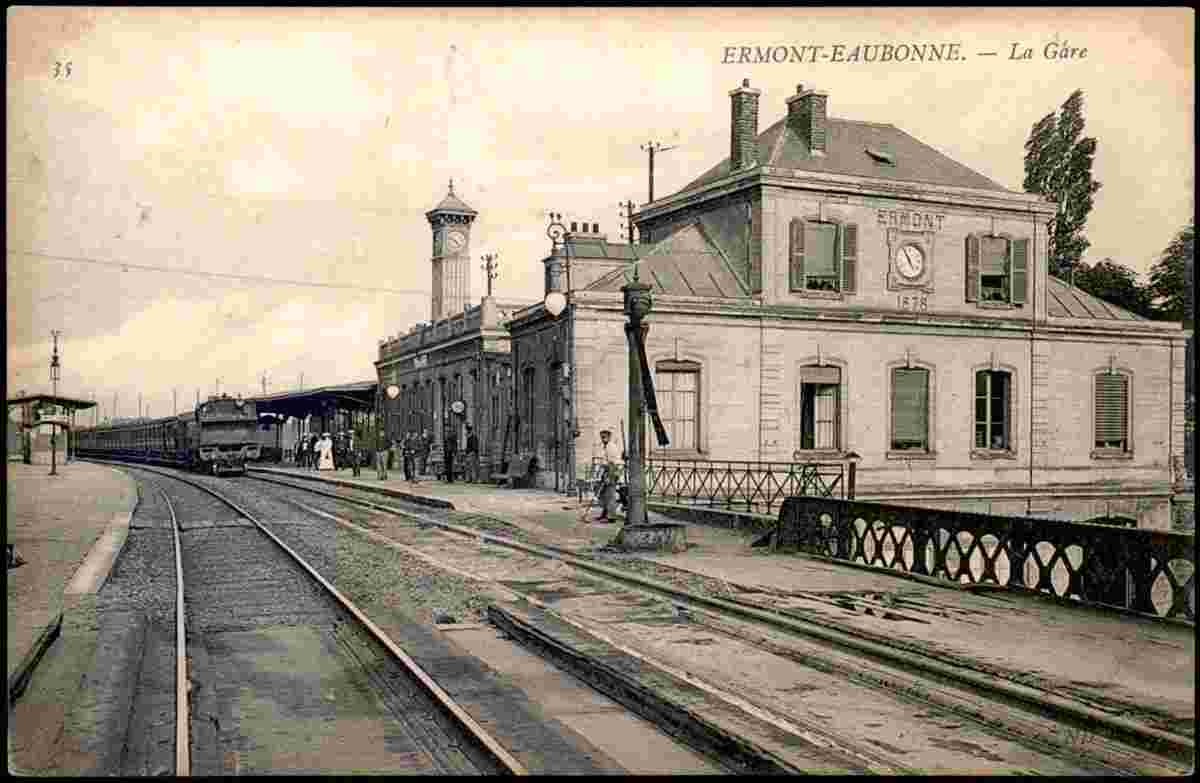 Ermont. Train en Gare de Chemin de Fer