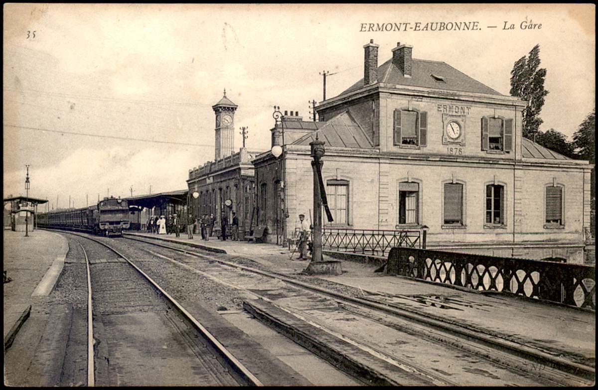 Ermont. Train en Gare de Chemin de Fer