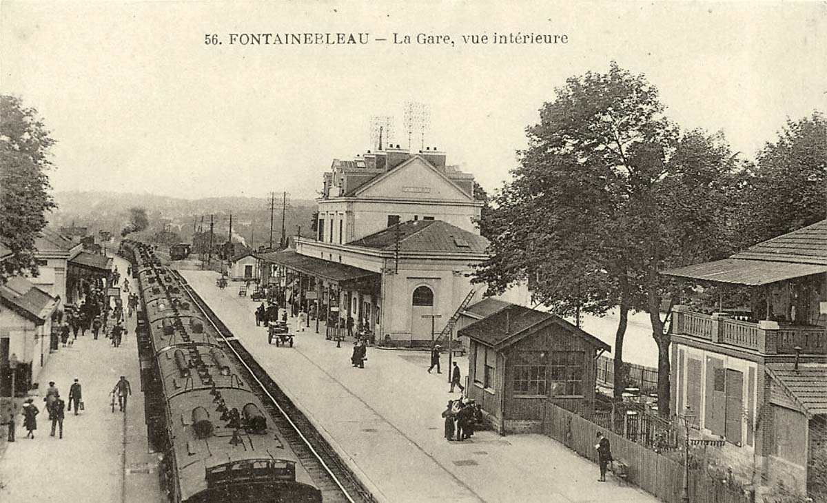 Fontainebleau. La Gare, vue de la Passerelle