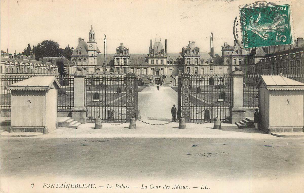 Fontainebleau. Palais - la Cour des Adieux