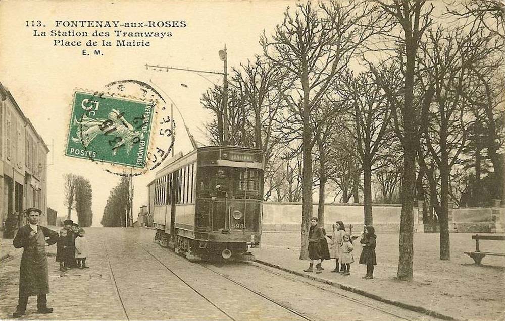 Fontenay-aux-Roses. La Station des Tramways en Place de la Mairie