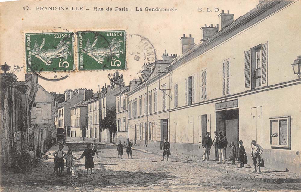 Franconville. Rue de Paris, la Gendarmerie
