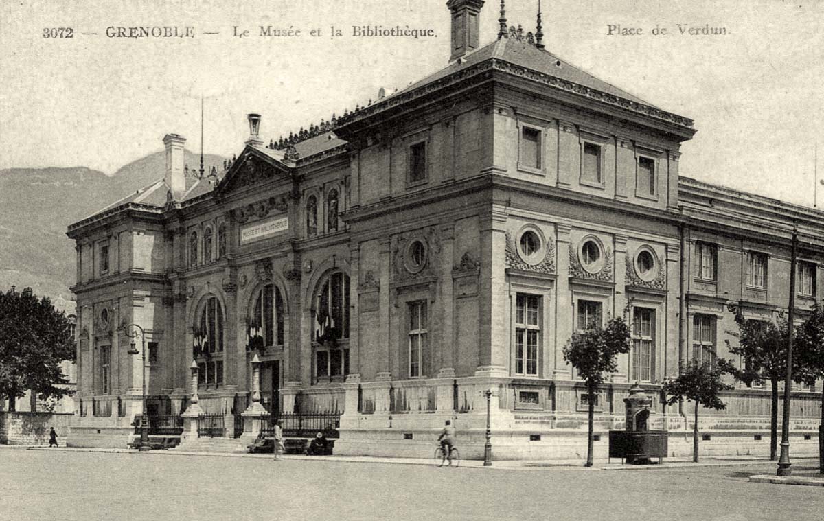 Grenoble. Le Musée et la Bibliothèque, Place de Verdun
