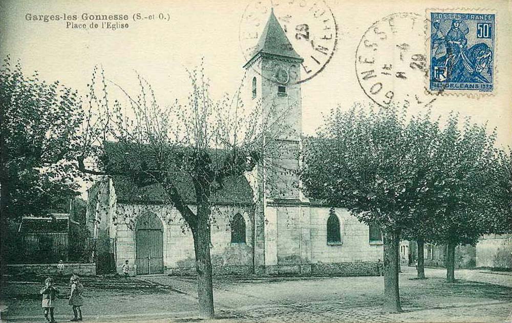 Garges-lès-Gonesse. Place de l'Église