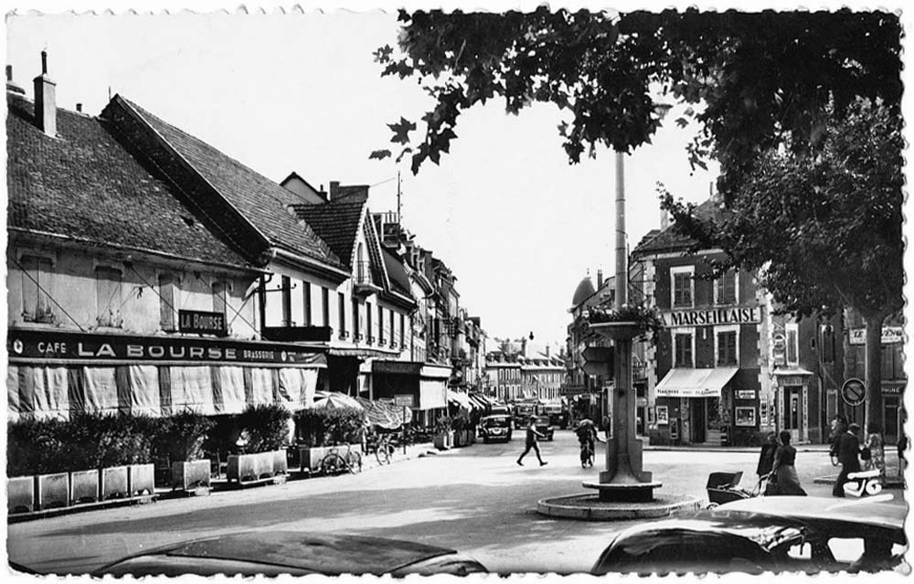 Gap. La Place Alsace-Lorraine et la Rue Carnot, 1960