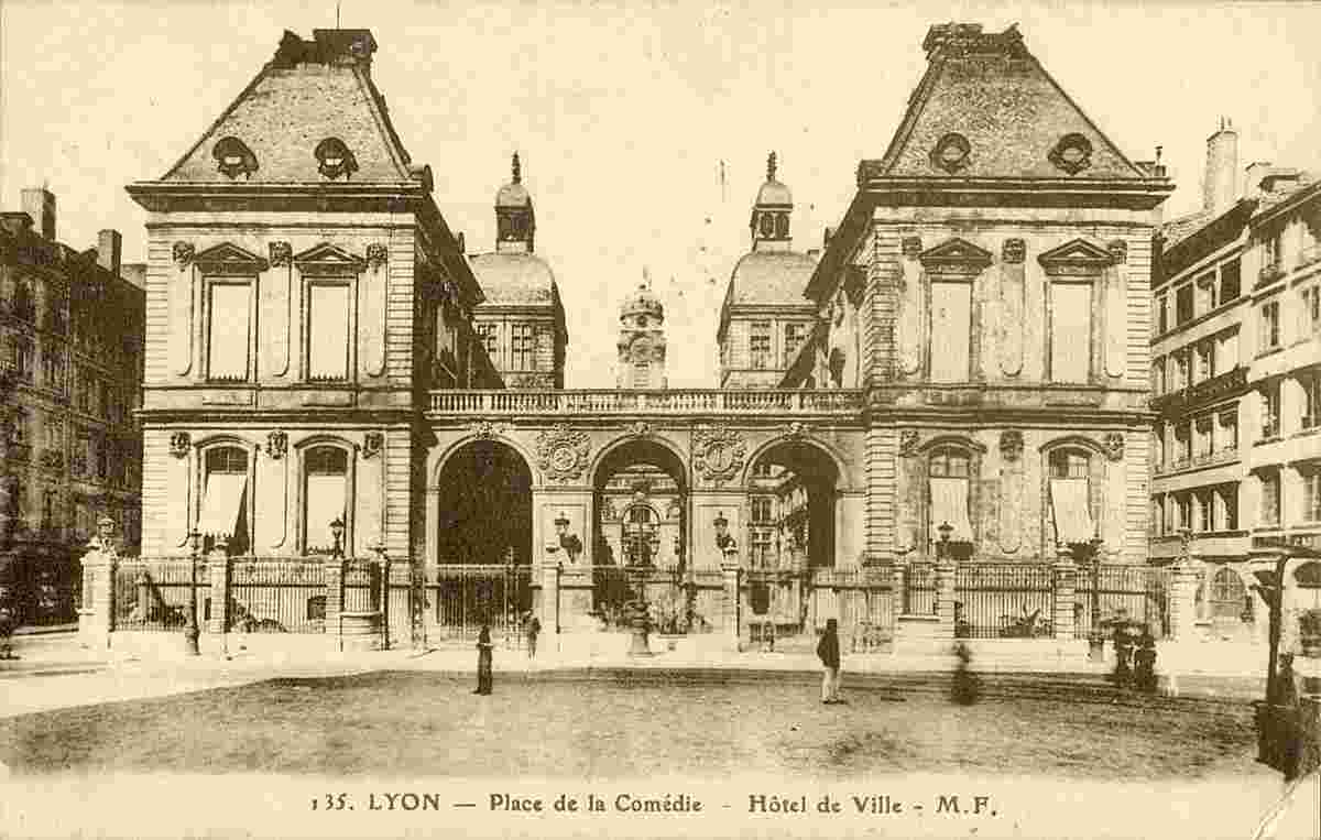 Lyon. Place de la Comedie - Hôtel de Ville