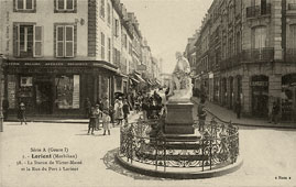 Lorient. La Statue de Victor-Massé, Rue du Port
