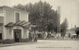 La Teste-de-Buch. La Place Jean Hameau, Cafe