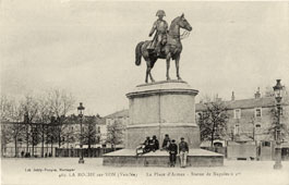 La Roche-sur-Yon. La Place d'Armes, Statue de Napoleon