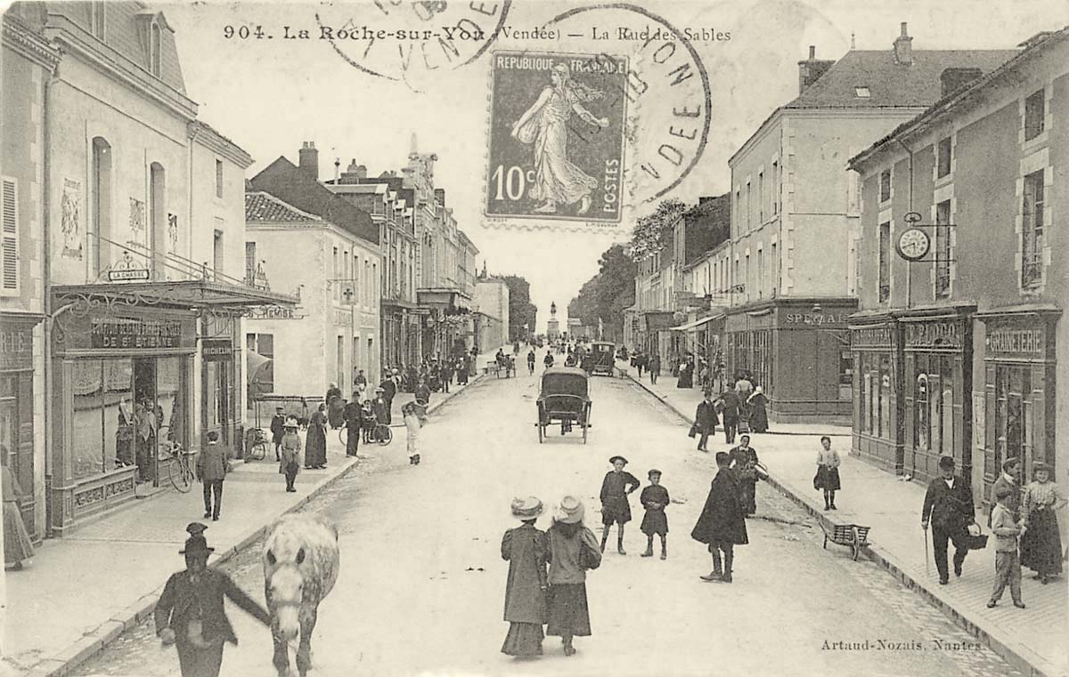 La Roche-sur-Yon. La Rue des Sables