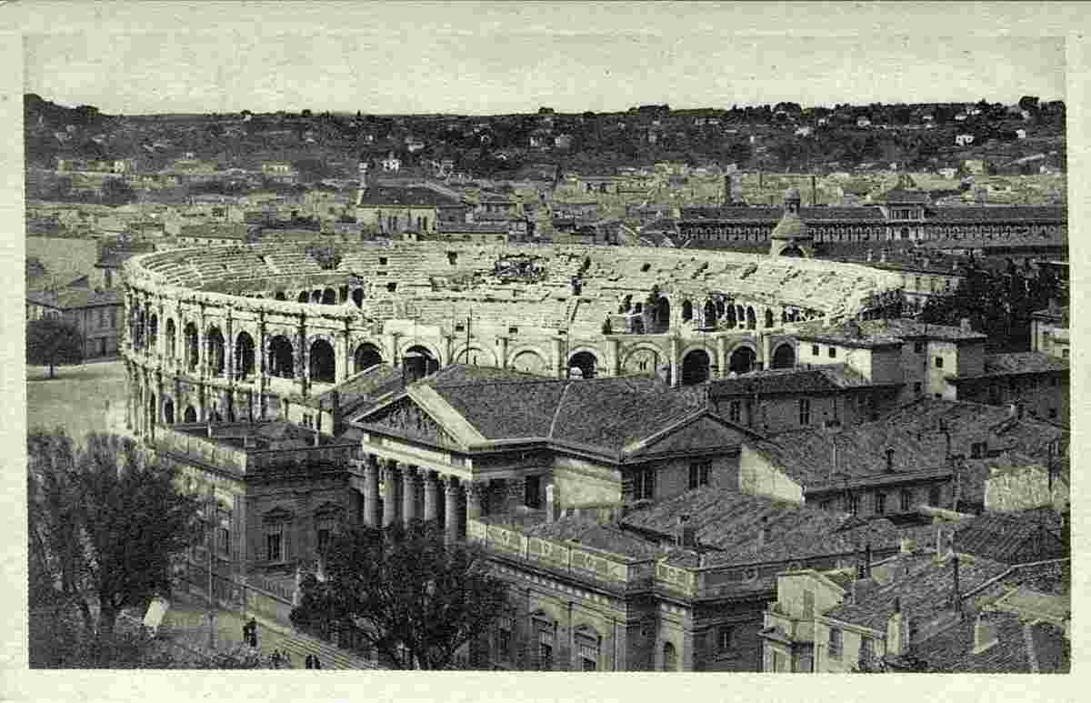 Nîmes. Les Arènes et Panorama du Ville