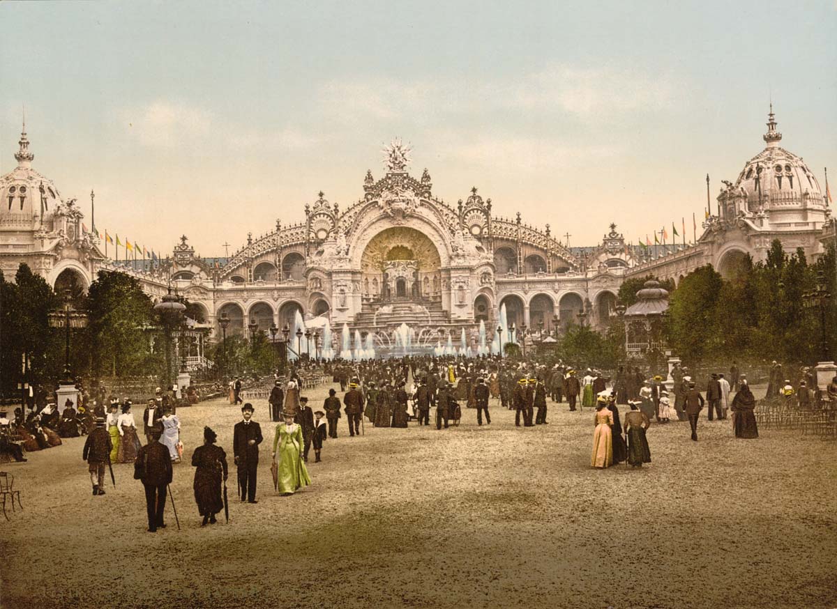 Paris. Exposition Universelle, 1900 - Le Chateau d'eau and plaza, with Palace of Electricity