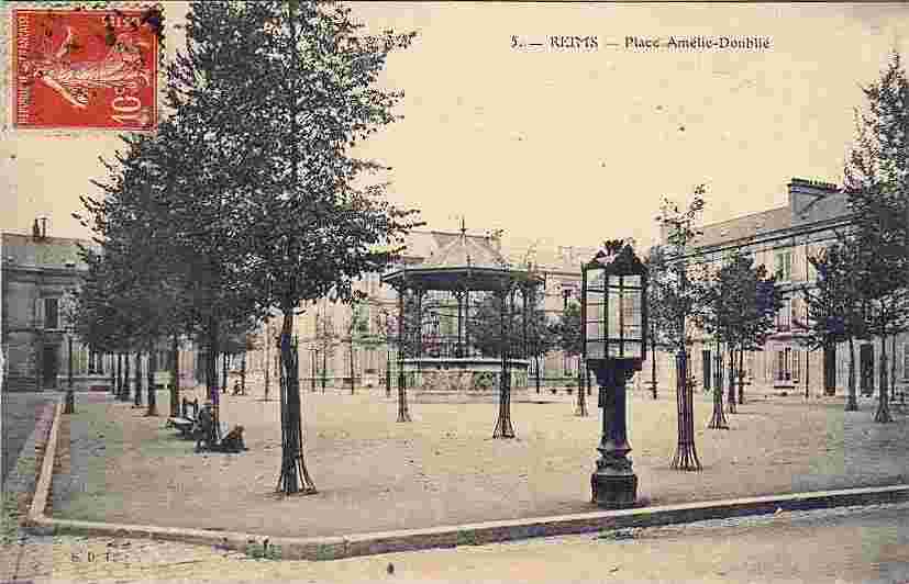 Reims. La Place Amélie Doublié