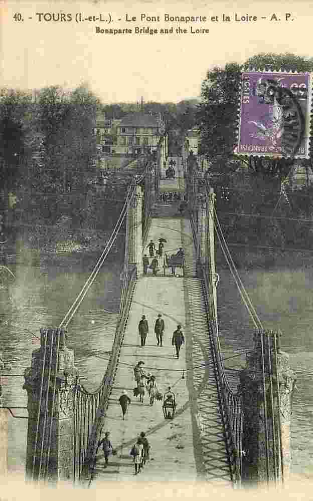 Tours. Le Pont Bonaparte et la Loire