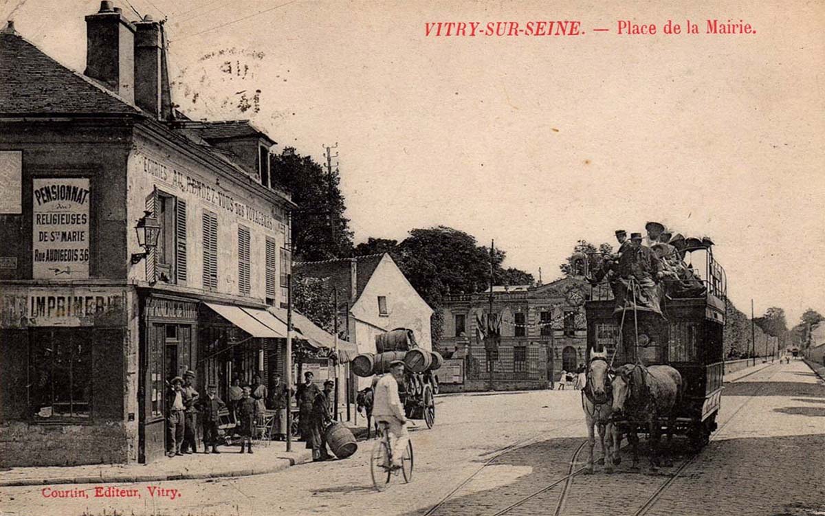 Vitry-sur-Seine. La Place de la Mairie